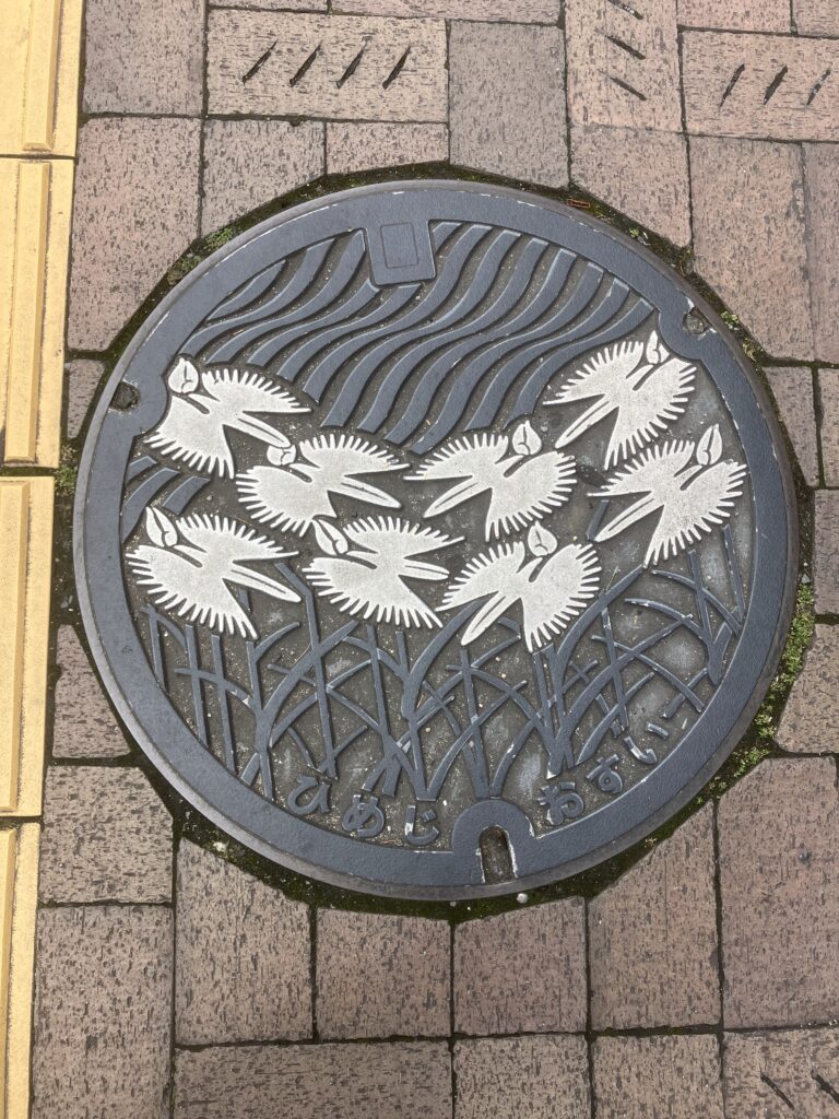 Himeji, plaque d'égout, héron blanc